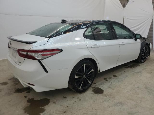 4T1BZ1HK1JU014537 - 2018 TOYOTA CAMRY XSE WHITE photo 3