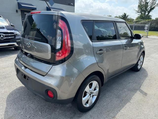 KNDJN2A27H7476752 - 2017 KIA SOUL GRAY photo 3