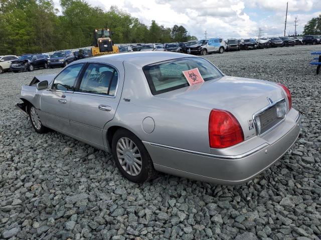 1LNHM82W45Y647223 - 2005 LINCOLN TOWN CAR SIGNATURE LIMITED SILVER photo 2