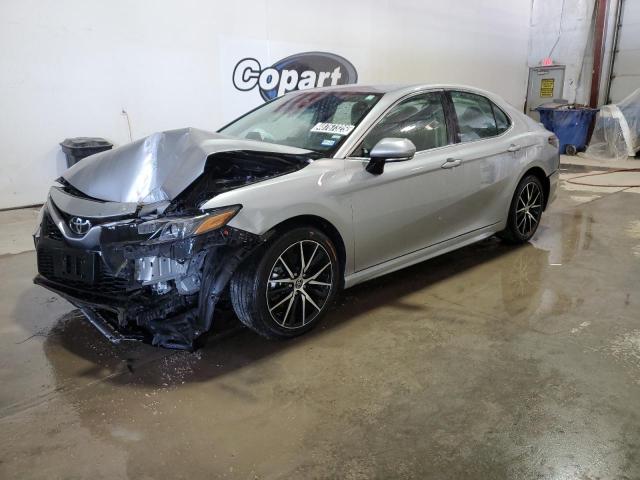 4T1G11AK7PU797931 - 2023 TOYOTA CAMRY SE NIGHT SHADE SILVER photo 1