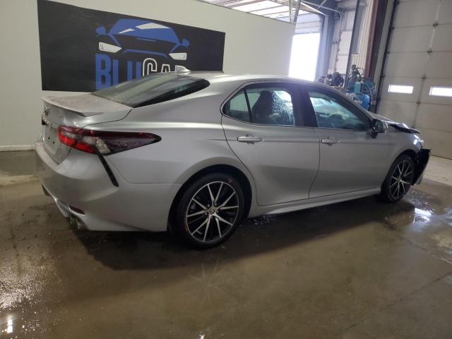 4T1G11AK7PU797931 - 2023 TOYOTA CAMRY SE NIGHT SHADE SILVER photo 3