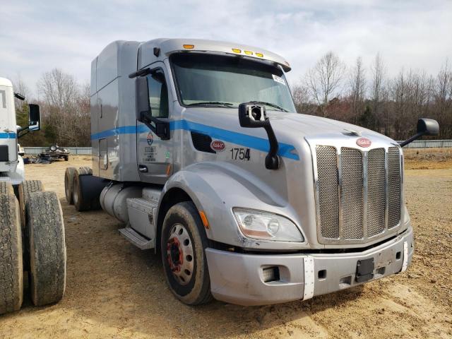 2015 PETERBILT 579, null