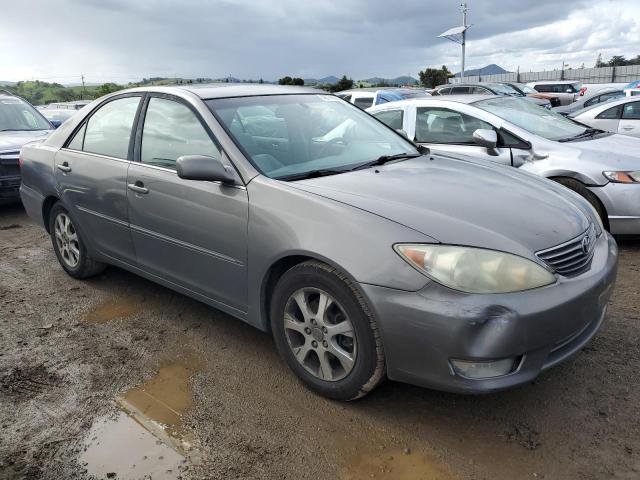 4T1BF32K85U600817 - 2005 TOYOTA CAMRY LE GRAY photo 4