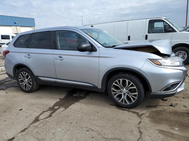 JA4AZ3A31GZ037725 - 2016 MITSUBISHI OUTLANDER SE SILVER photo 4