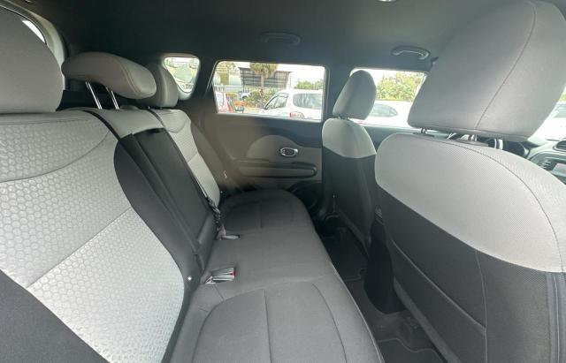 KNDJP3A55E7009268 - 2014 KIA SOUL + WHITE photo 6
