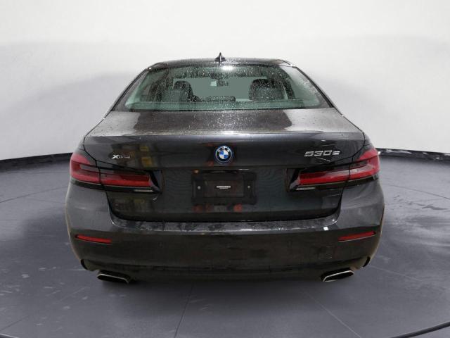 WBA33AG0XNCK55709 - 2022 BMW 530XE CHARCOAL photo 6