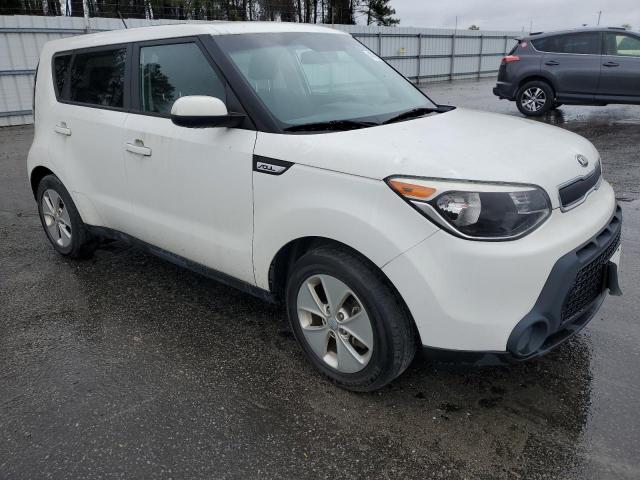 KNDJN2A26G7287704 - 2016 KIA SOUL WHITE photo 4