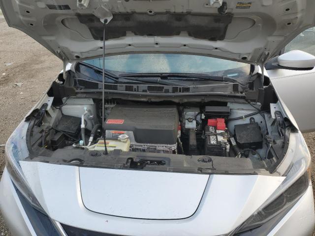 1N4AZ1CP9JC309691 - 2018 NISSAN LEAF S SILVER photo 11