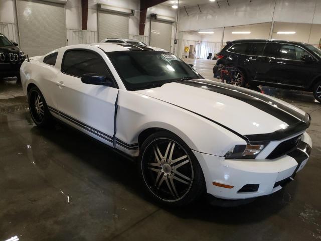 1ZVBP8AM2C5283851 - 2012 FORD MUSTANG WHITE photo 4