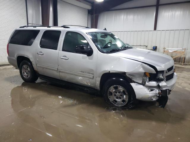 1GNSKHE34BR173143 - 2011 CHEVROLET SUBURBAN K1500 LS WHITE photo 4