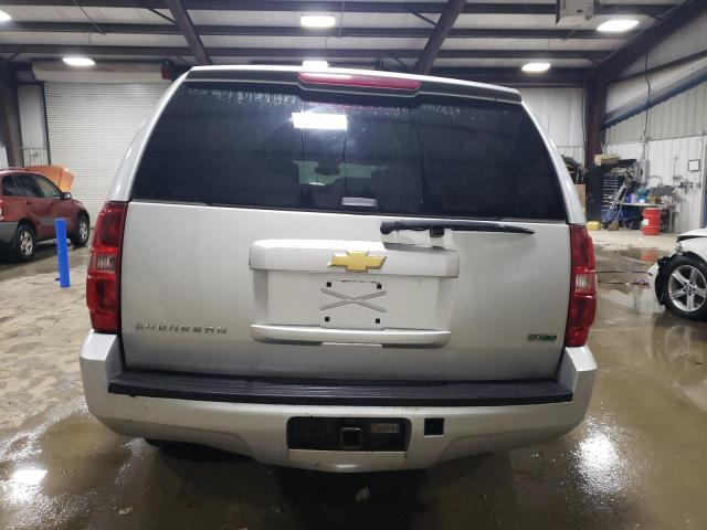 1GNSKHE34BR173143 - 2011 CHEVROLET SUBURBAN K1500 LS WHITE photo 6