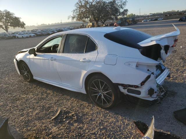 4T1T11AK5RU842706 - 2024 TOYOTA CAMRY SE NIGHT SHADE WHITE photo 2