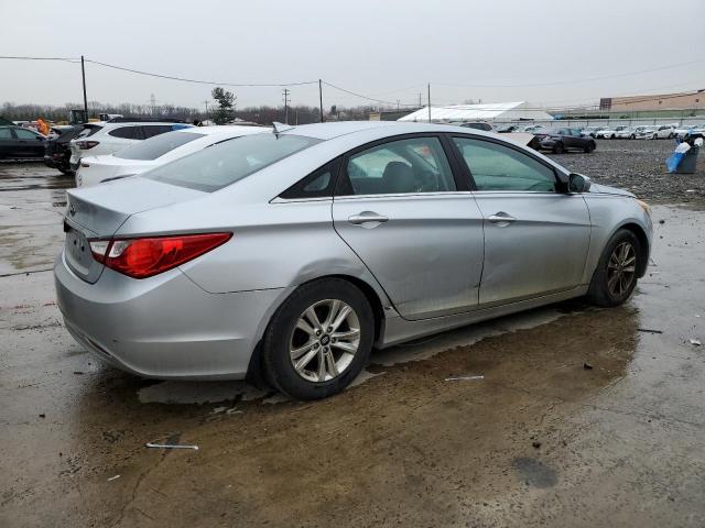 5NPEB4AC4CH426605 - 2012 HYUNDAI SONATA GLS SILVER photo 3