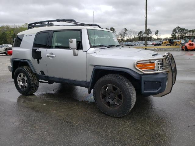 JTEBU11F270083510 - 2007 TOYOTA FJ CRUISER SILVER photo 4