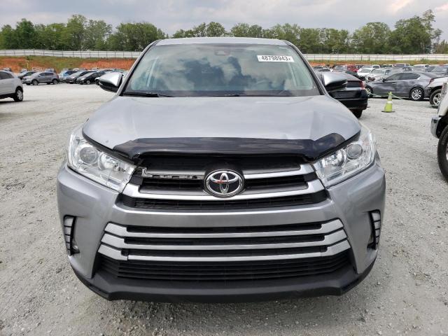 5TDZARFH8JS033025 - 2018 TOYOTA HIGHLANDER LE SILVER photo 5