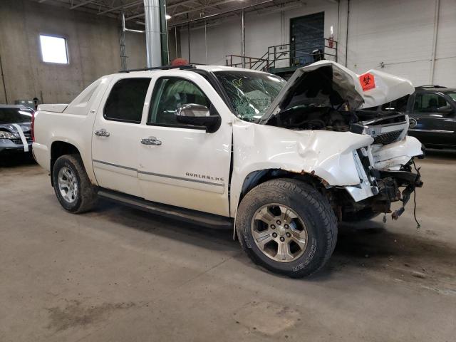 3GNTKGE31BG162745 - 2011 CHEVROLET AVALANCHE LTZ WHITE photo 4