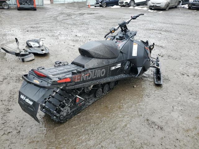 2BPSUNJB2JV000106 - 2018 SKI DOO RENEGADE BLACK photo 4