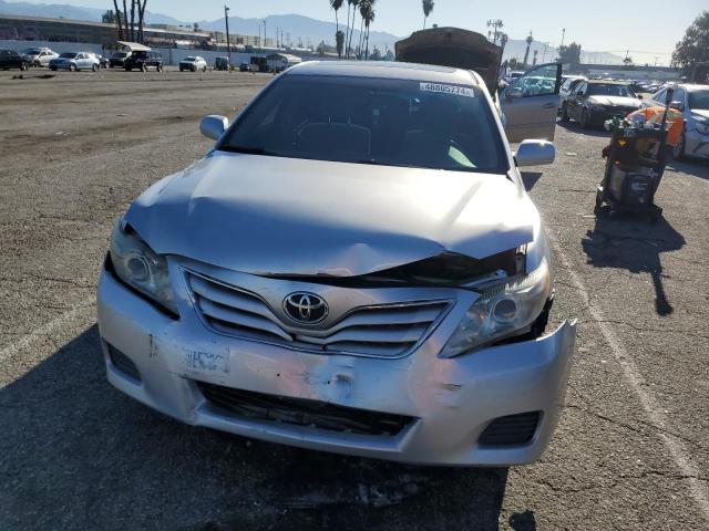 4T1BF3EK7BU228796 - 2011 TOYOTA CAMRY BASE SILVER photo 5