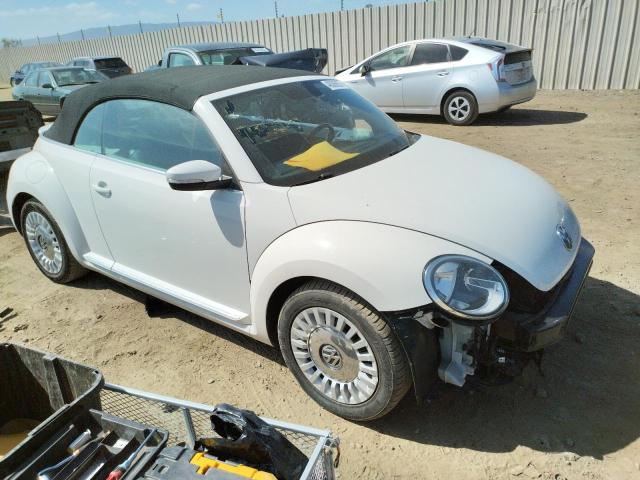 3VW5P7AT3DM811732 - 2013 VOLKSWAGEN BEETLE WHITE photo 4