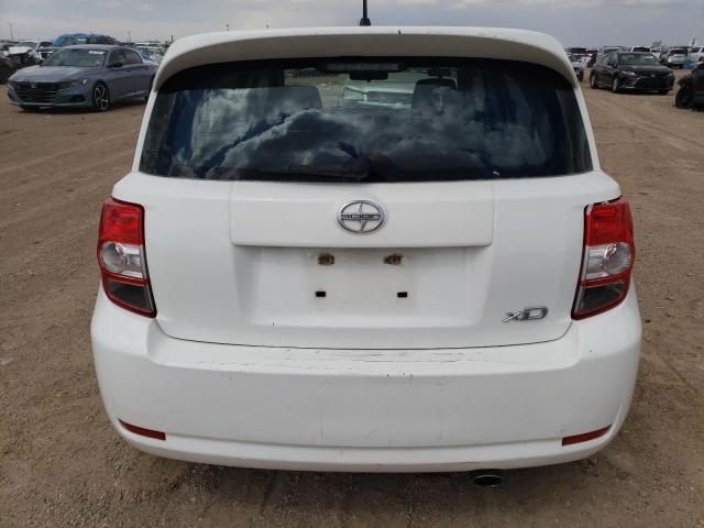 JTKKU104X8J028327 - 2008 TOYOTA SCION XD WHITE photo 6