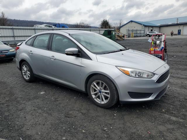 1FADP3F24HL301541 - 2017 FORD FOCUS SE SILVER photo 4