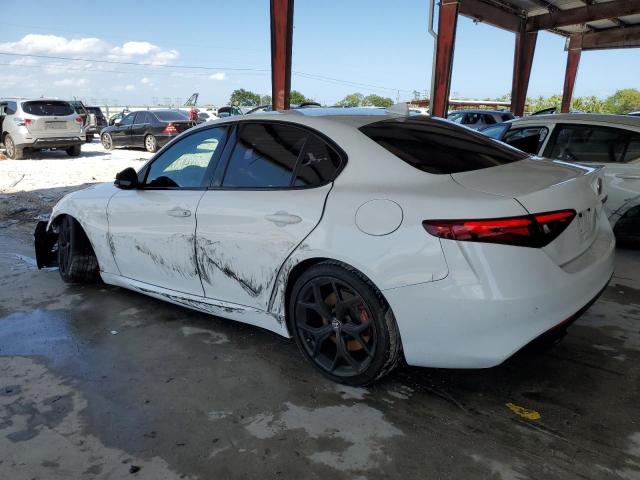 ZARFAMAN1K7619196 - 2019 ALFA ROMEO GIULIA WHITE photo 2