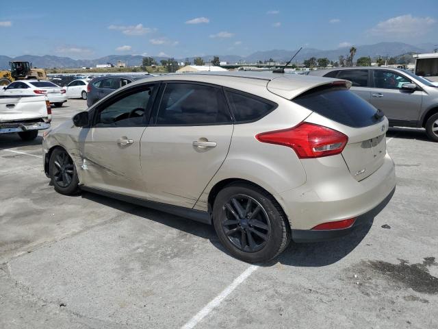 1FADP3K26JL294989 - 2018 FORD FOCUS SE TAN photo 2