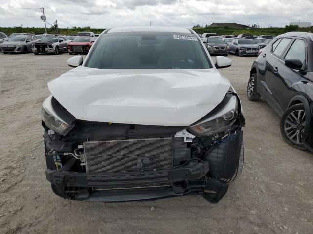 KM8J23A4XJU694378 - 2018 HYUNDAI TUCSON SE WHITE photo 5