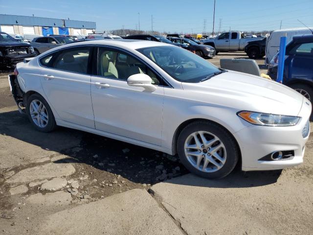 3FA6P0HDXGR313392 - 2016 FORD FUSION SE WHITE photo 4