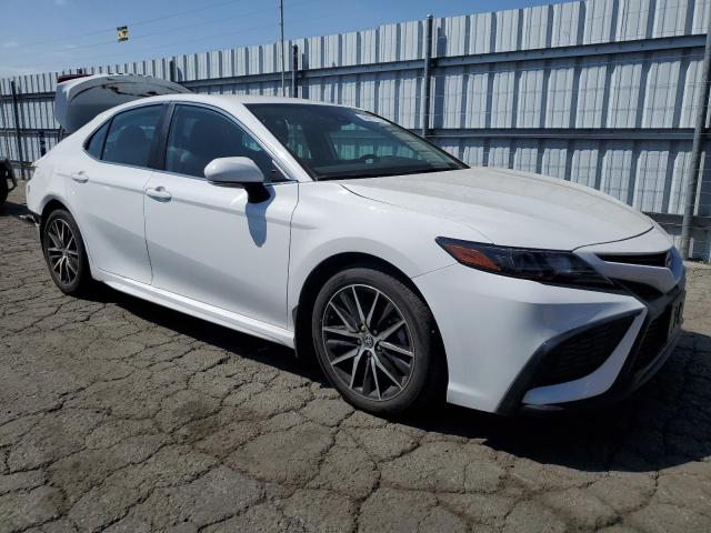 4T1T11AK0PU835059 - 2023 TOYOTA CAMRY SE NIGHT SHADE WHITE photo 4