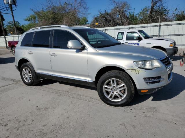 WVGBE77L68D031613 - 2008 VOLKSWAGEN TOUAREG 2 V6 SILVER photo 4