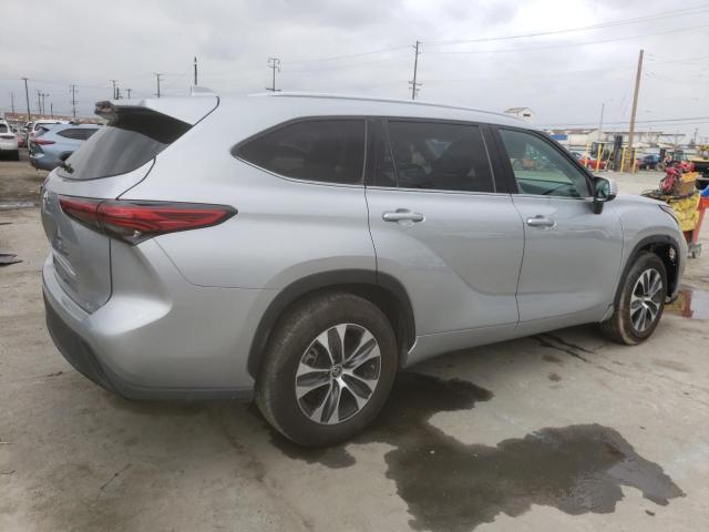 5TDGZRAH8LS503368 - 2020 TOYOTA HIGHLANDER XLE SILVER photo 3