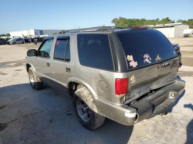 1GNCS13W02K137032 - 2002 CHEVROLET BLAZER GRAY photo 2