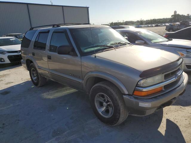 1GNCS13W02K137032 - 2002 CHEVROLET BLAZER GRAY photo 4