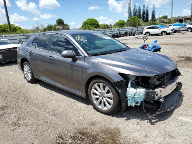 4T1C11AK6LU883451 - 2020 TOYOTA CAMRY LE GRAY photo 4