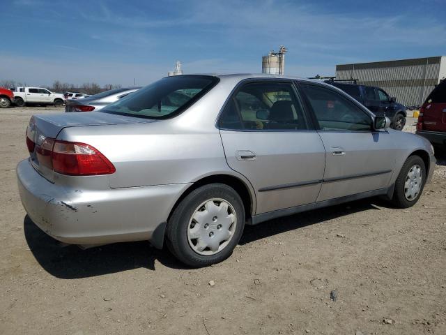 1HGCG5642WA047275 - 1998 HONDA ACCORD LX SILVER photo 3