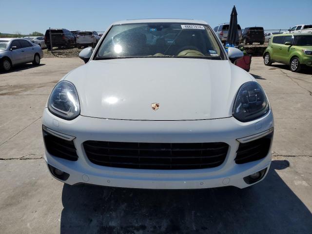 WP1AA2A22HKA82633 - 2017 PORSCHE CAYENNE WHITE photo 5