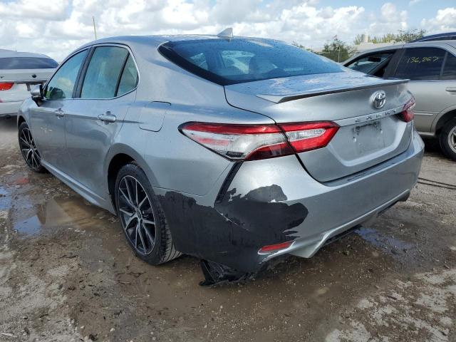 4T1G11AK6NU619330 - 2022 TOYOTA CAMRY SE SILVER photo 2