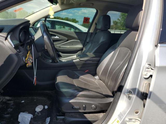 LRBFX1SA2JD008059 - 2018 BUICK ENVISION ESSENCE Արծաթագույն լուսանկար 7