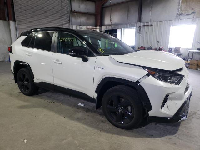 2T3EWRFVXKW027944 - 2019 TOYOTA RAV4 XSE WHITE photo 4