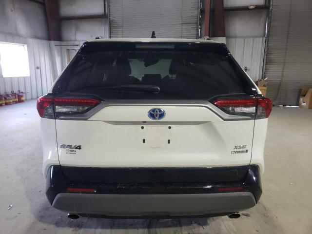 2T3EWRFVXKW027944 - 2019 TOYOTA RAV4 XSE WHITE photo 6