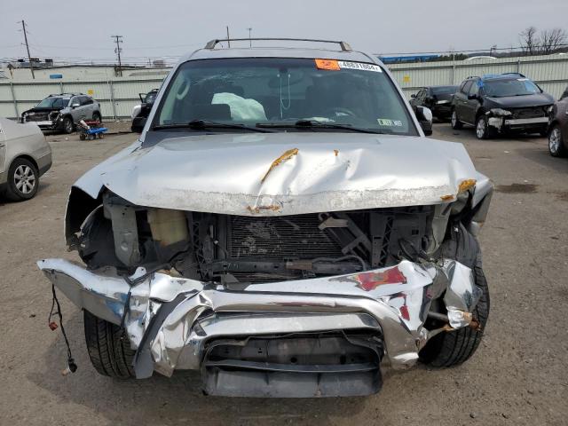 5N1AA08B44N739061 - 2004 NISSAN ARMADA SE SILVER photo 5