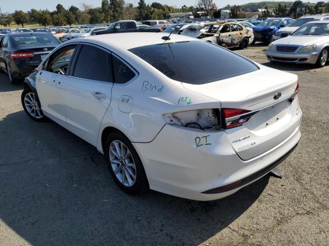 3FA6P0HD9HR372838 - 2017 FORD FUSION SE WHITE photo 2