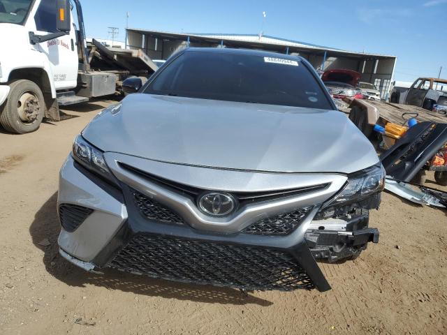 4T1NZ1AK7LU041865 - 2020 TOYOTA CAMRY TRD SILVER photo 5