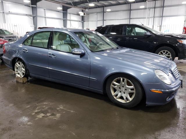 WDBUF82J64X123155 - 2004 MERCEDES-BENZ E 320 4MATIC BLUE photo 4