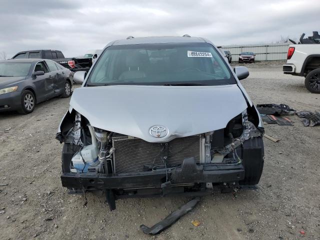 5TDYZ3DC4HS794122 - 2017 TOYOTA SIENNA XLE SILVER photo 5