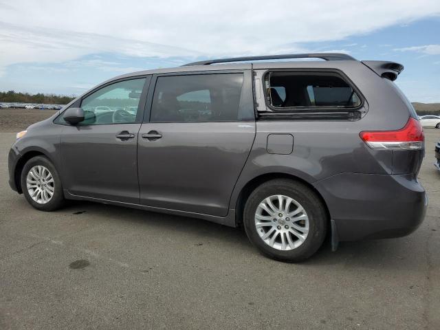 5TDYK3DC1BS148113 - 2011 TOYOTA SIENNA XLE GRAY photo 2