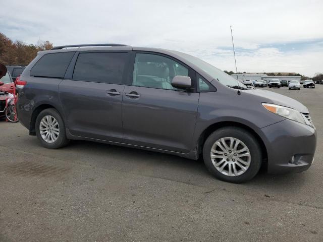 5TDYK3DC1BS148113 - 2011 TOYOTA SIENNA XLE GRAY photo 4