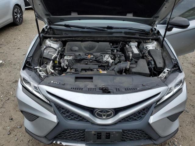 4T1G11AK4LU318620 - 2020 TOYOTA CAMRY SE SILVER photo 11