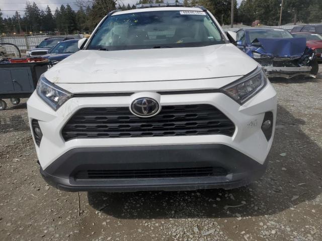 2T3P1RFVXMW172864 - 2021 TOYOTA RAV4 XLE WHITE photo 5
